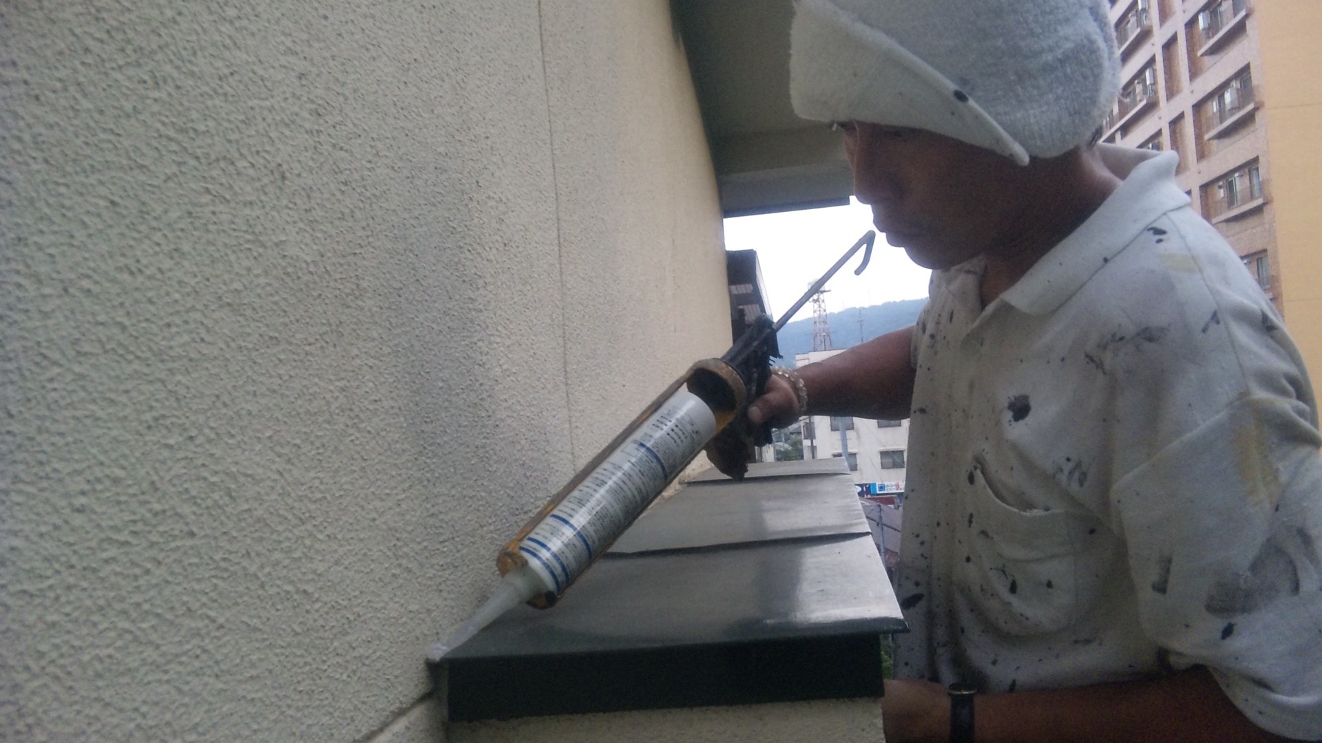 9.6出窓屋根コーキング