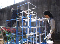 南光幼稚園 遊具のボランティア塗装